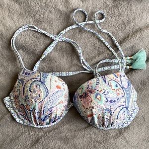 Victoria secret size 34D push up swim stop. Self tie back with cute detail